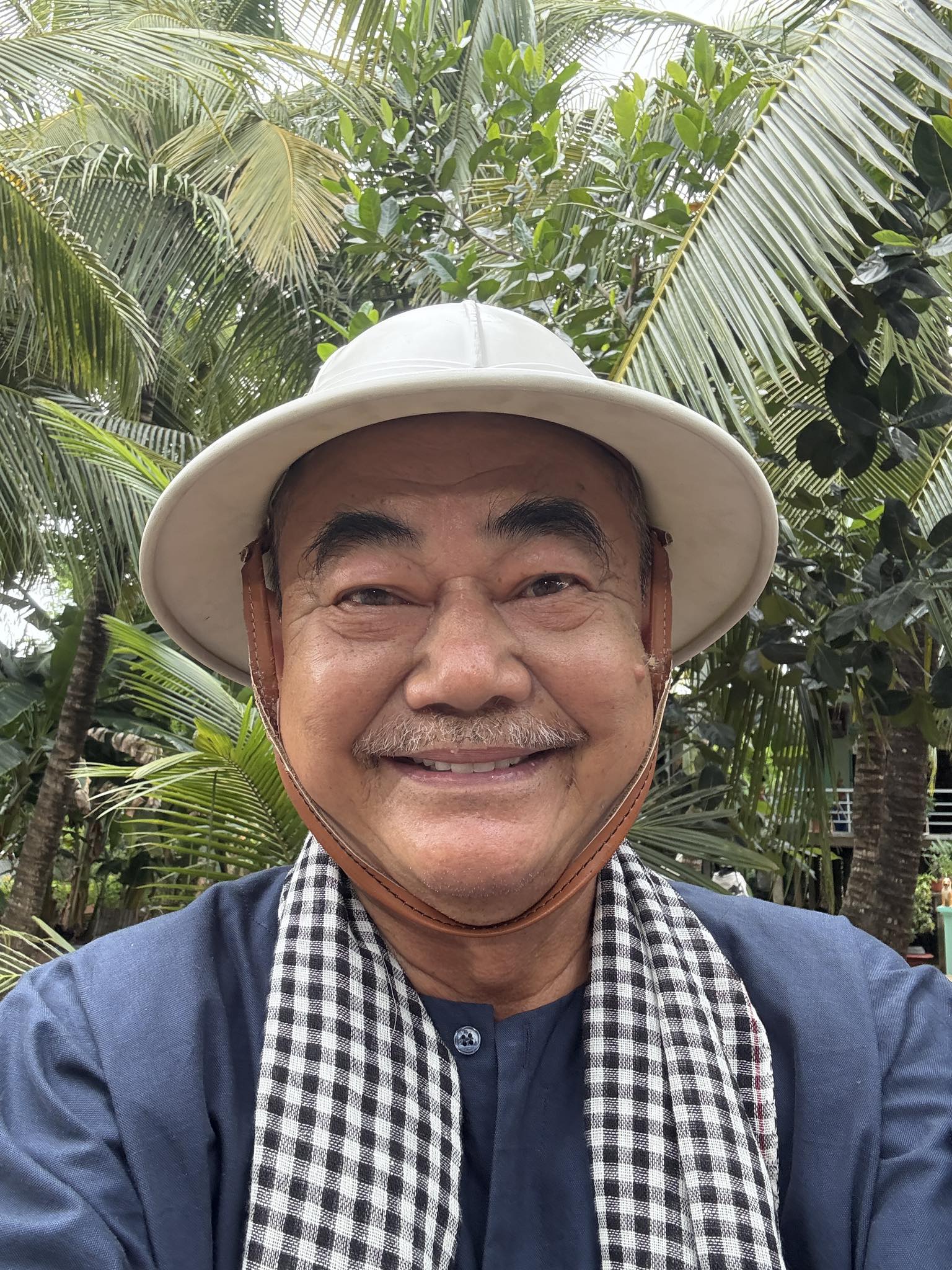 Chuyện tình của nam NSND U70 vừa được bạn gái kém 36 tuổi cầu hôn bất chấp đàm tiếu- Ảnh 1.