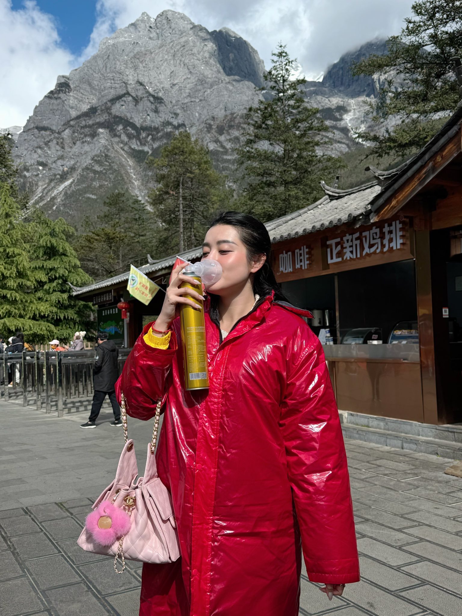 Bức hình gây hoang mang của Á hậu 9x- Ảnh 2.