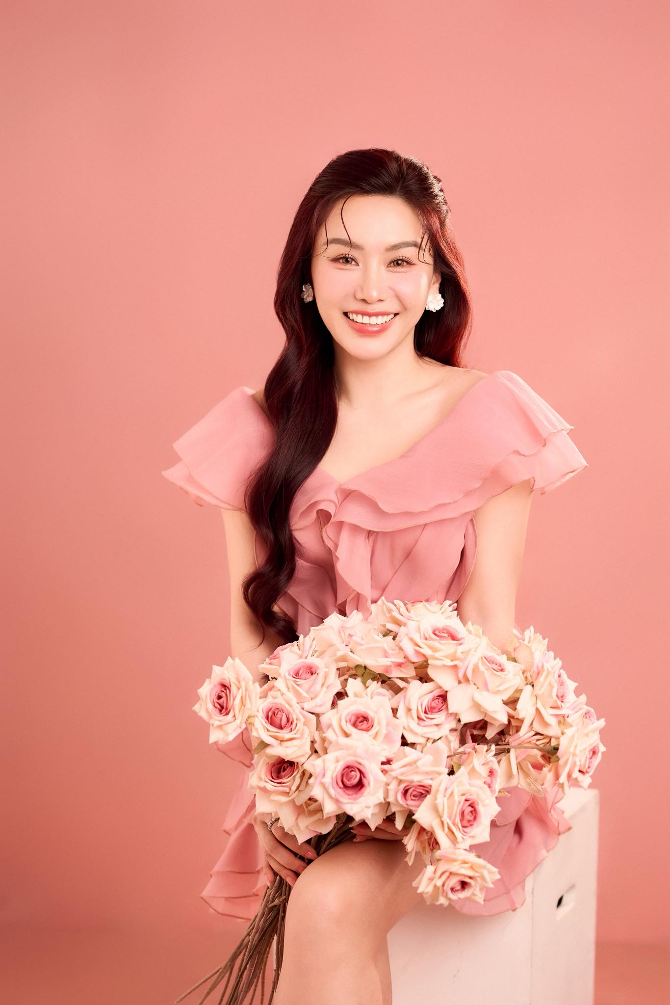 MC gây sốt với clip 4 triệu view ăn lòng se điếu: Sống trong nhà