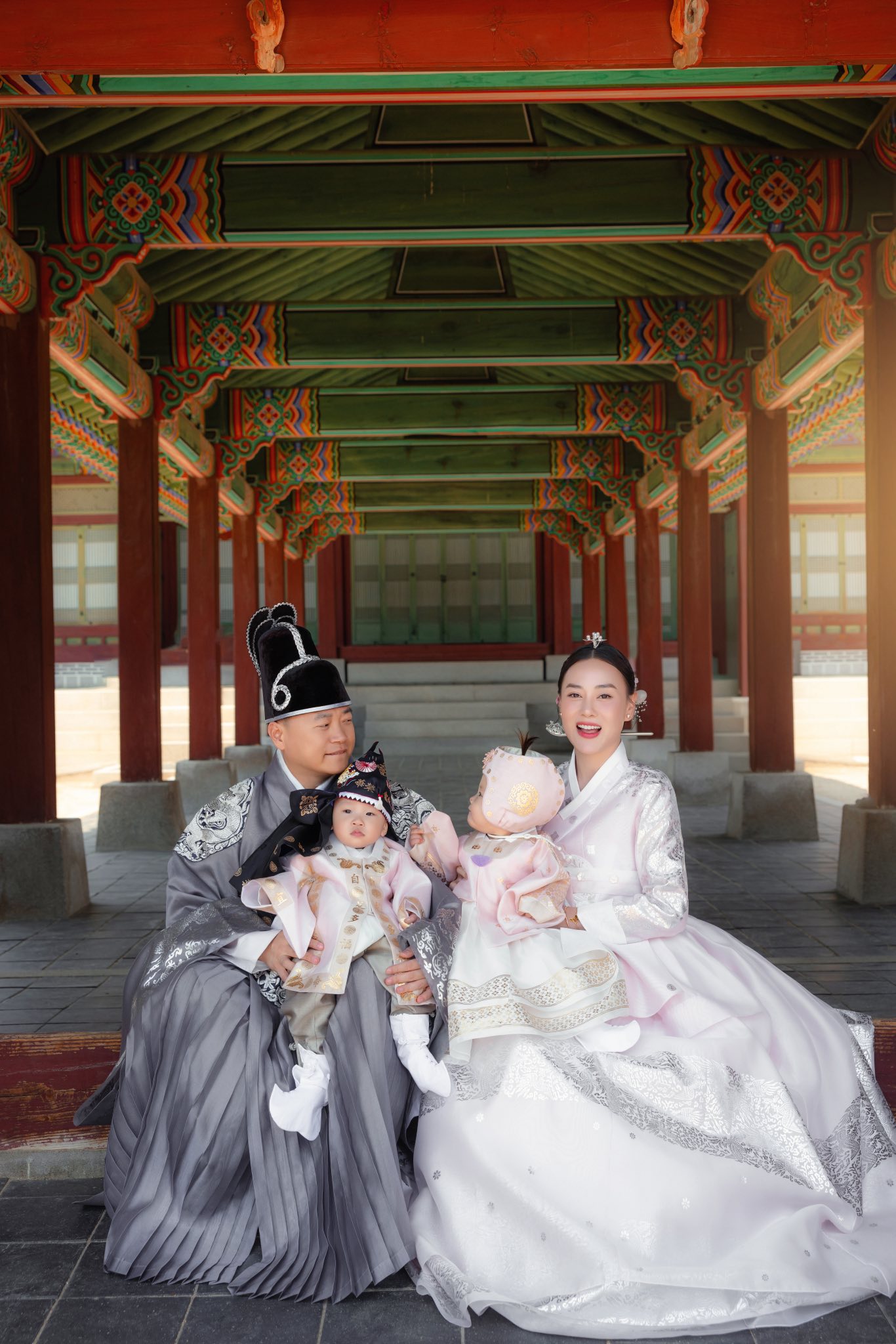 Phương Oanh lên tiếng chuyện tổ chức đám cưới với Shark Bình- Ảnh 1. Phương Oanh lên tiếng chuyện tổ chức đám cưới với Shark Bình- Ảnh 1.