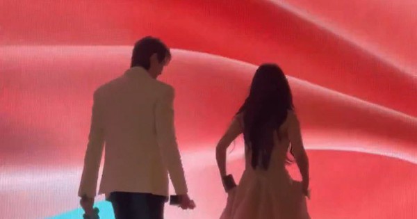 Bức ảnh chụp bóng lưng của cặp đôi bị đồn phim giả tình thật gây kinh ngạc 495567 1746455825407144918276 412 0 846 828 crop 174645583627691992452jpg