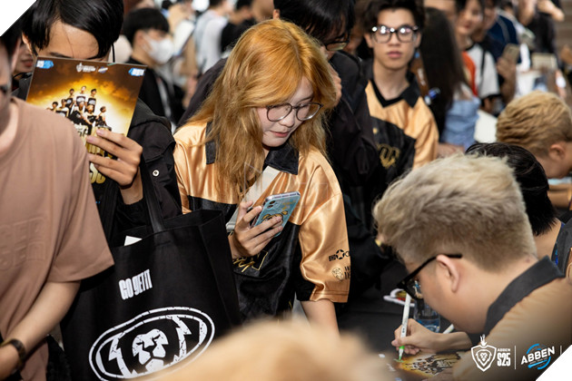 Lien Quan Mobile: Thanh Dia Tien Son Ruc Chay Voi Hang Ngan Nguoi Ham Mo 6 Liên Quân Mobile: Thánh Địa Tiên Sơn Rực Cháy Với Hàng Ngàn Người Hâm Mộ 6