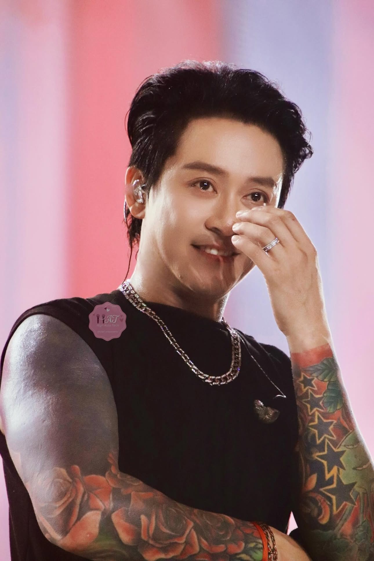 Chuyện tình của nam nghệ sĩ cưới hot girl sinh 3 con, U50 quyết định cạo trọc đầu gây xôn xao- Ảnh 1.