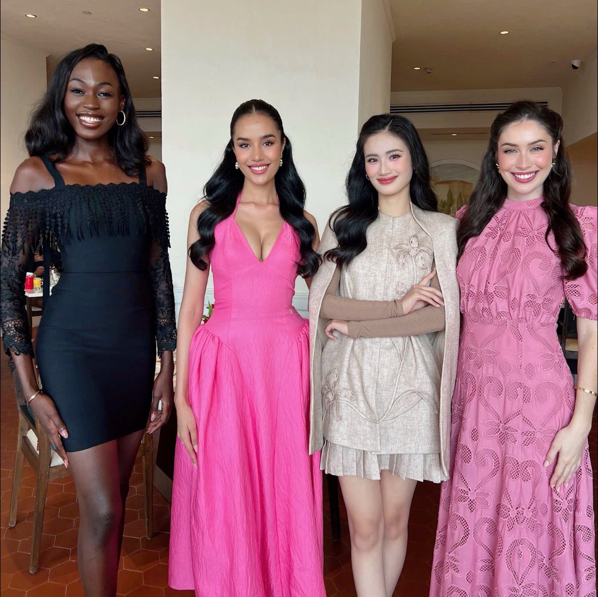 Hoa hậu Ý Nhi lên đồ sexy đi ăn tối, nổi bần bật bên dàn đối thủ nhưng bị tranh cãi 1 điều- Ảnh 5.