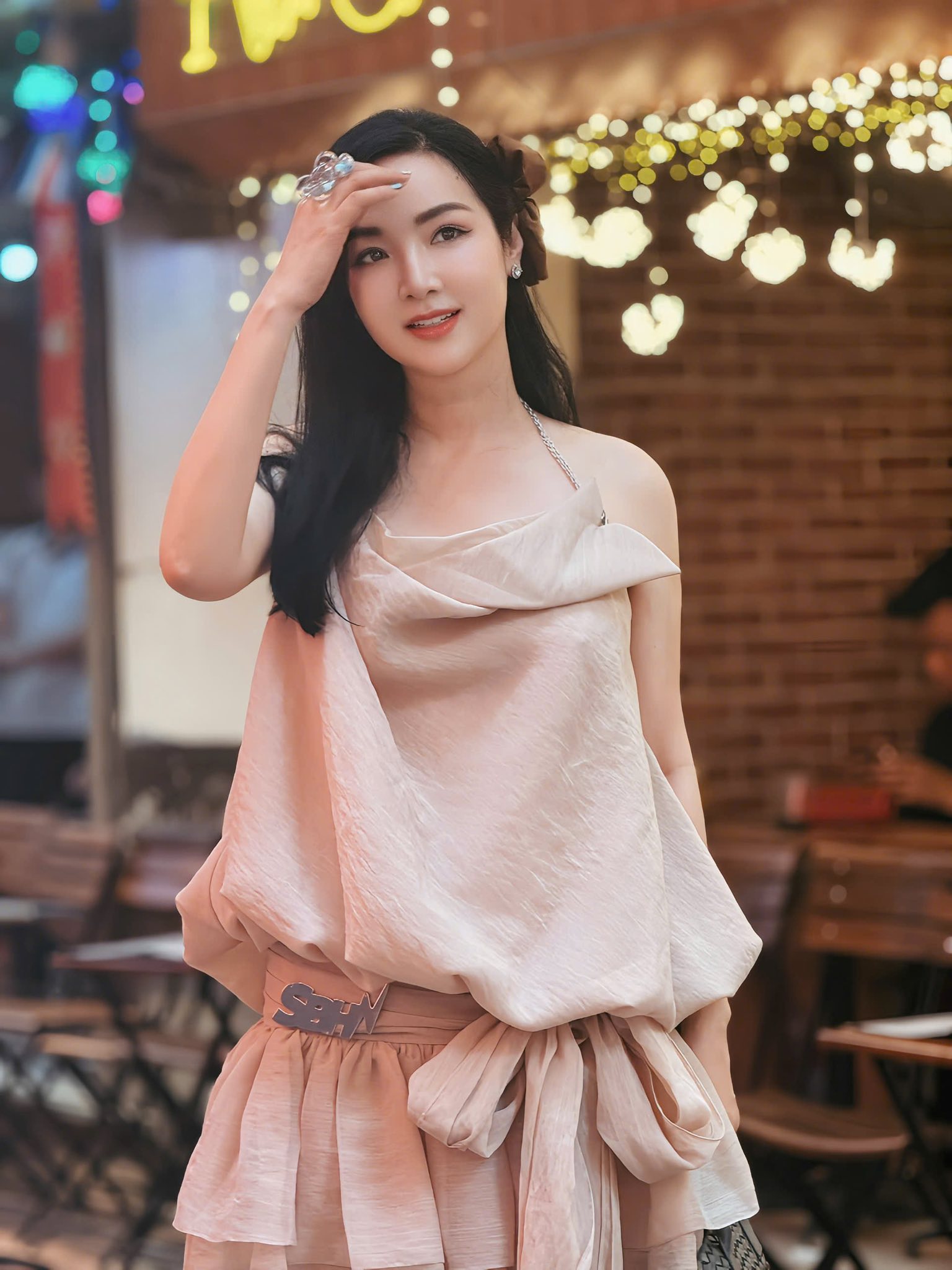 Nữ nghệ sĩ sở hữu biệt thự 4 tầng, rộng 1000m2 ở Thủ Đức, 54 tuổi đẹp nuột nà như 20 nhưng lẻ bóng- Ảnh 6.