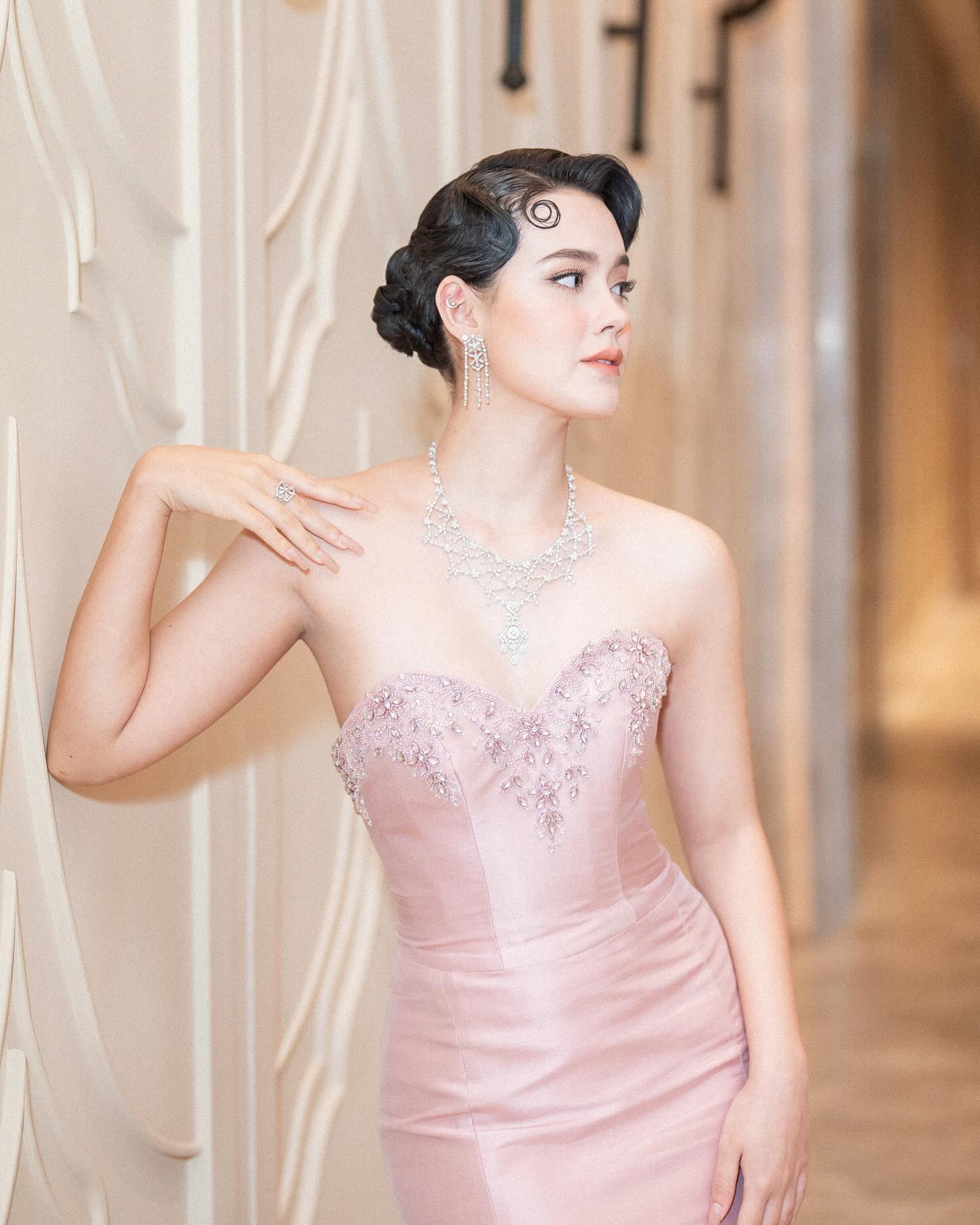 Chỉ cần lên đồ gợi cảm là mỹ nhân này khiến vạn người say mê: Đẹp không để đâu cho hết, sợ lụy đừng dính vào- Ảnh 7. Chỉ cần lên đồ gợi cảm là mỹ nhân này khiến vạn người say mê: Đẹp không để đâu cho hết, sợ lụy đừng dính vào- Ảnh 7.