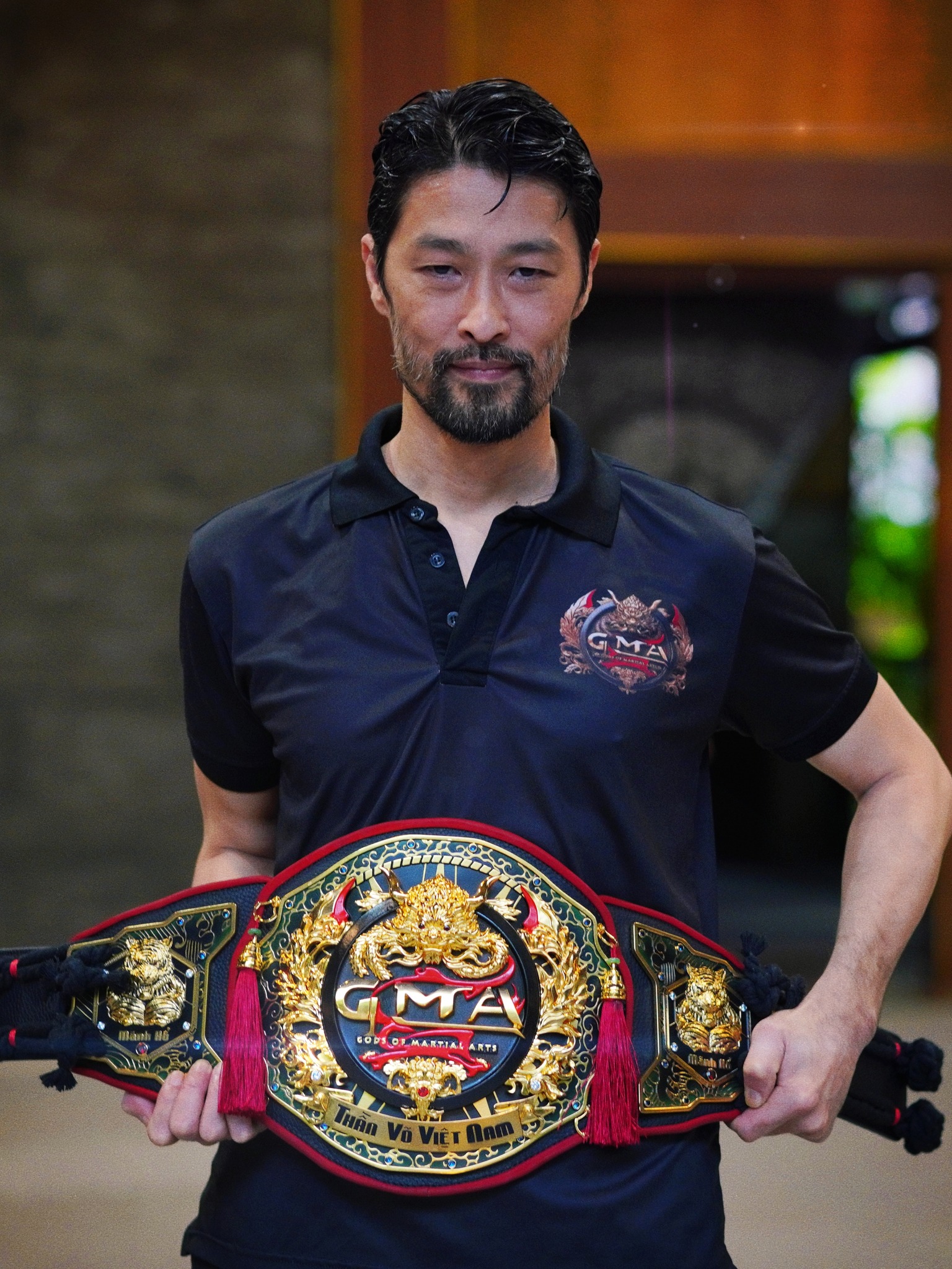 Vụ cô gái MMA chống trả dưới hầm xe: Johnny Trí Nguyễn bất ngờ tặng suất học bổng cho thanh niên xăm trổ!- Ảnh 2.