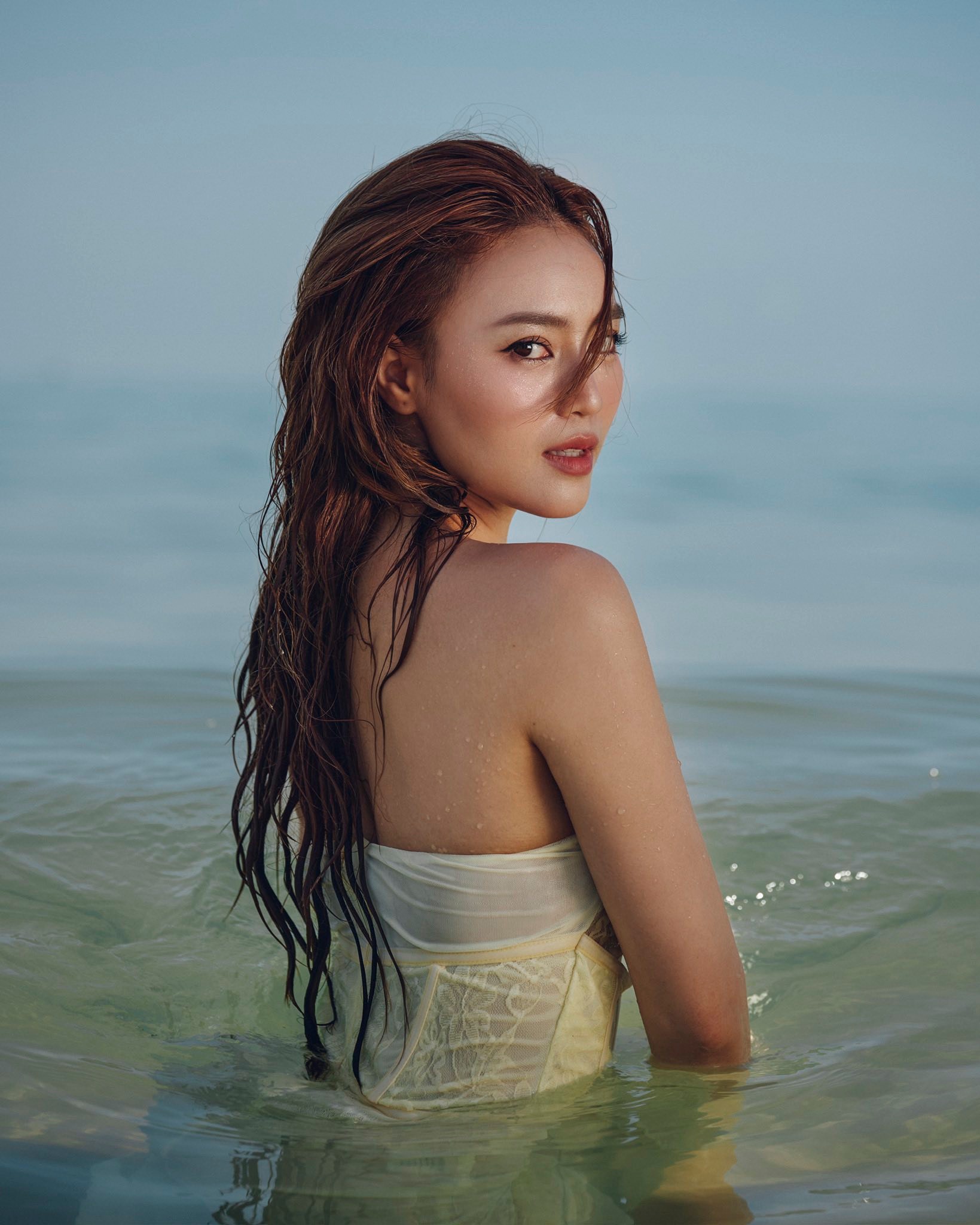 So kè nhan sắc gợi cảm của hai