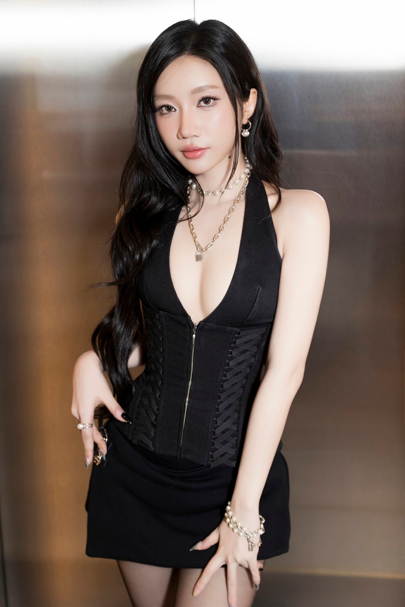 "Em Xinh" Orange công khai yêu "hồng hài nhi" kém 4 tuổi? 49739987612486256870601612014000725391779151n 17563702258592101072661 1756379558579 1756379558838870858230