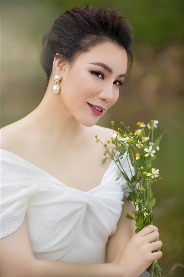 Thêm 1 màn bắt hoa cưới linh nghiệm: Hoá ra Hồ Quỳnh Hương đã bất chấp