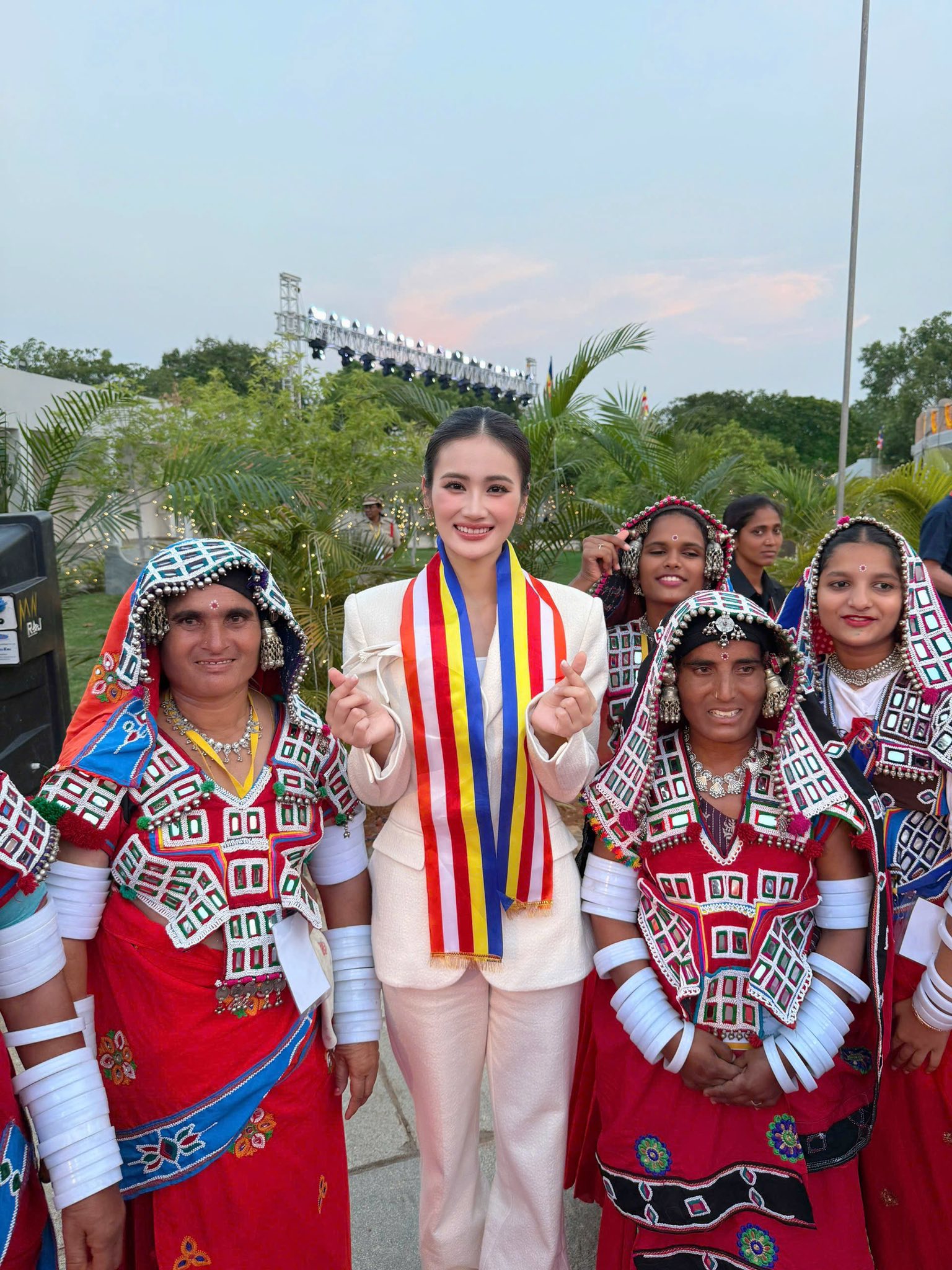 Hoa hậu Ý Nhi được truyền thông quốc tế ưu ái ra mặt, phát tín hiệu tiến sâu tại Miss World 2025!- Ảnh 8.