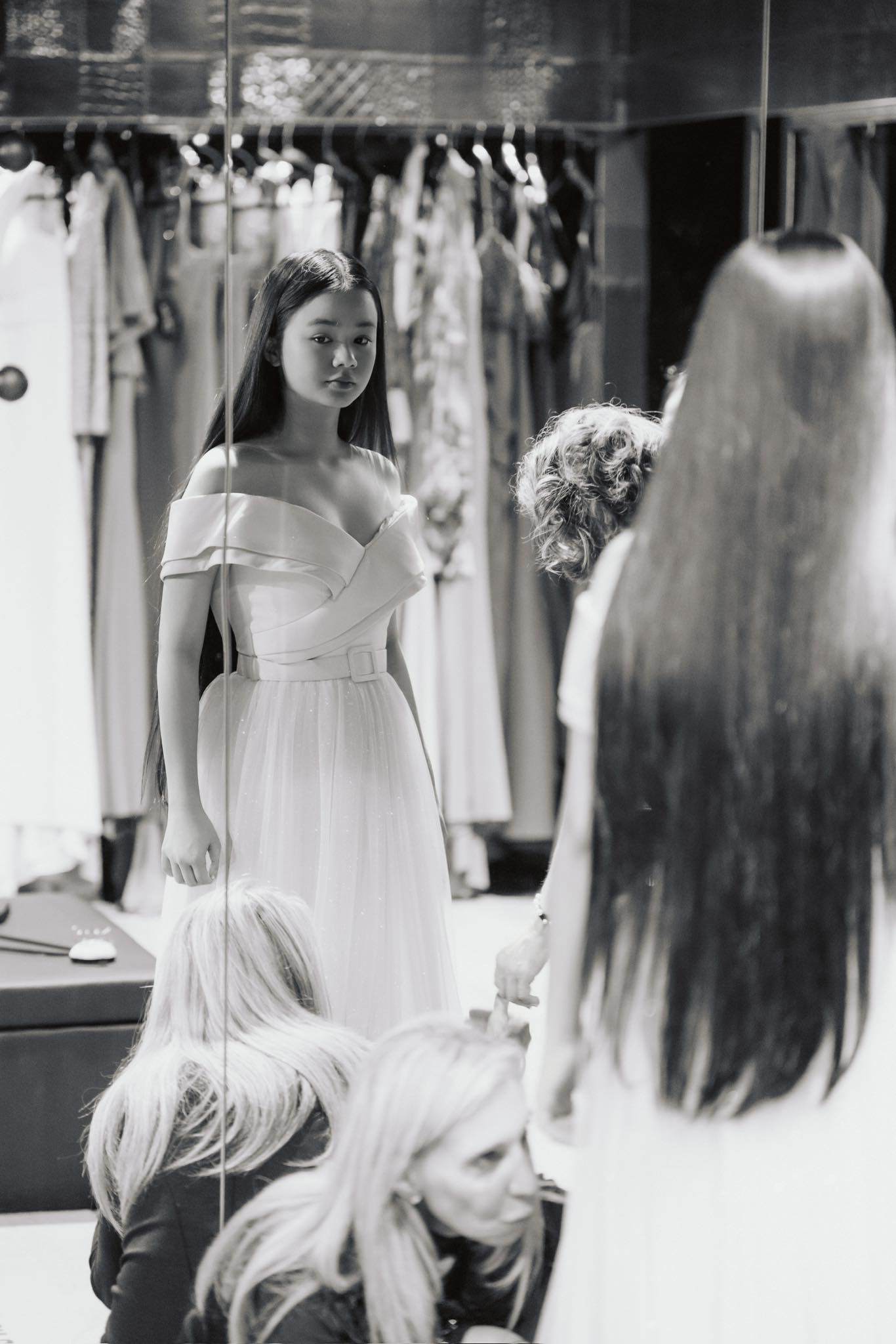 Cô bé 13 tuổi xinh đẹp tỏa sáng tại Liên hoan phim Cannes 2025 - 7