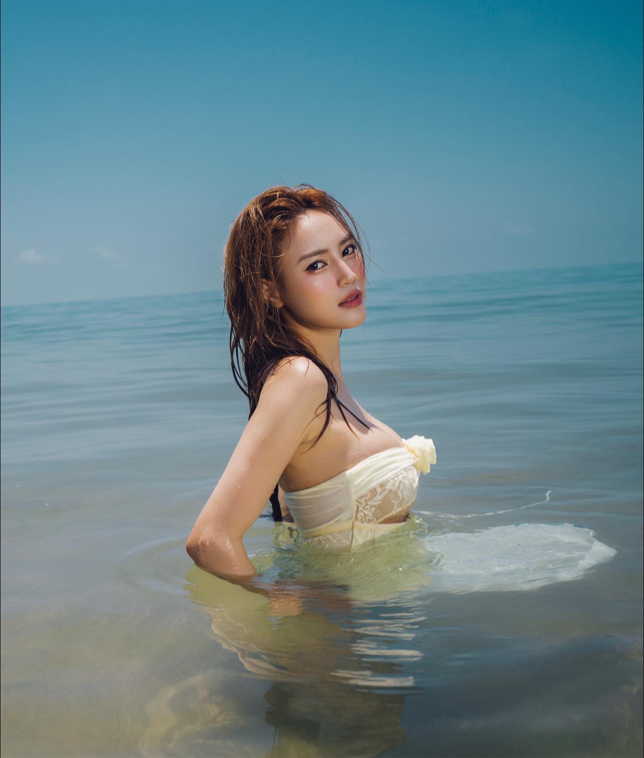 So kè nhan sắc gợi cảm của hai