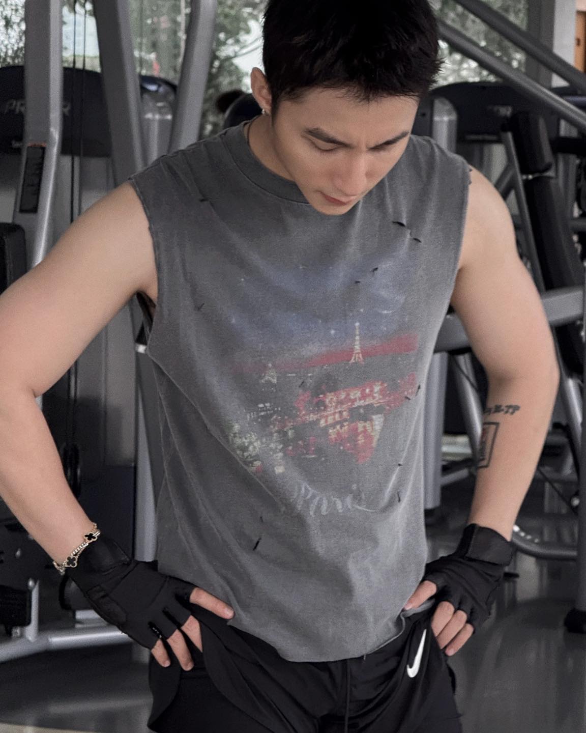 Sơn Tùng - HIEUTHUHAI đọ body gym hừng hực: Biết chọn ai đây?- Ảnh 8. Sơn Tùng - HIEUTHUHAI đọ body gym hừng hực: Biết chọn ai đây?- Ảnh 8.