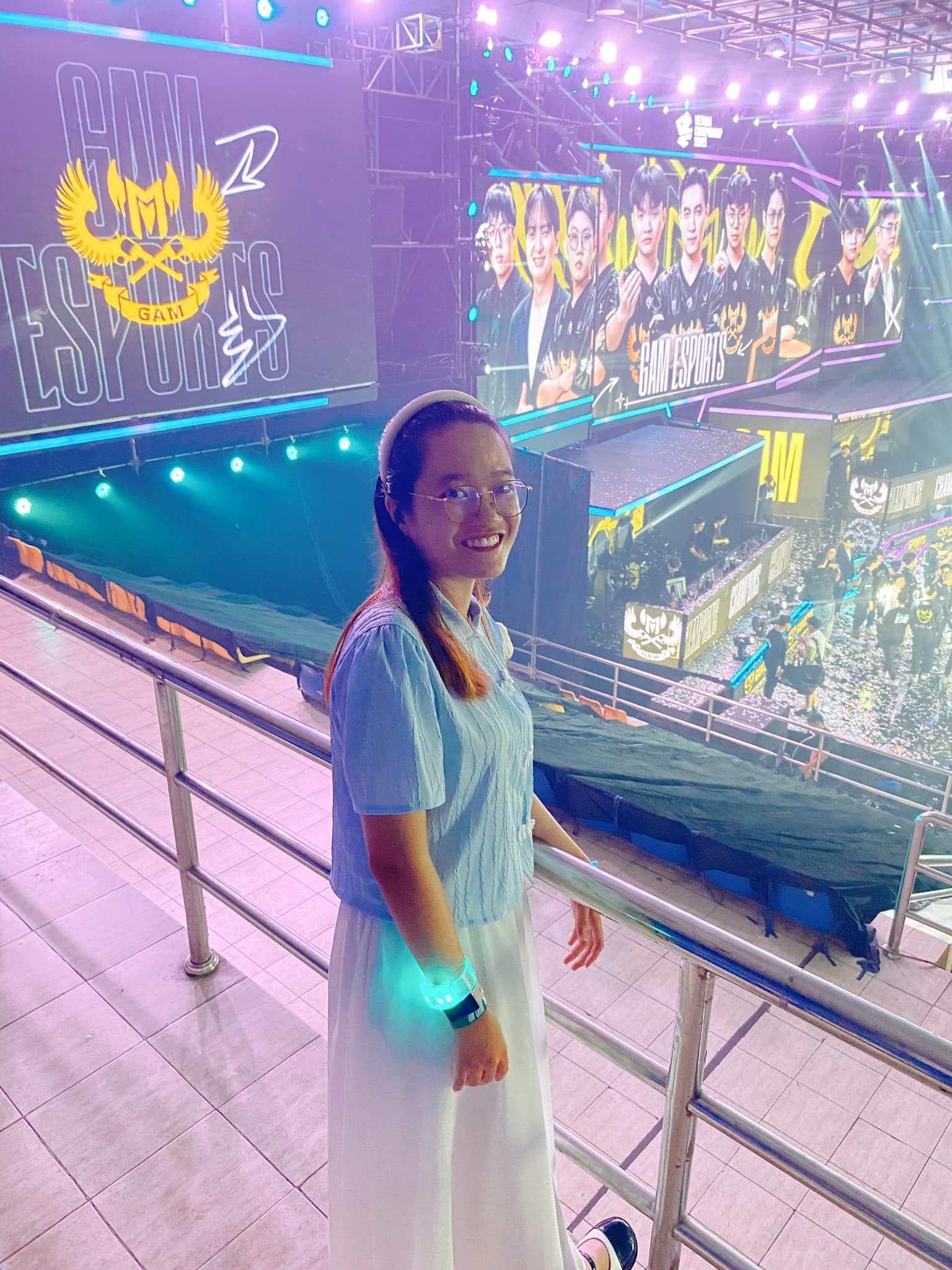 Cô gái chia sẻ Cô gái chia sẻ