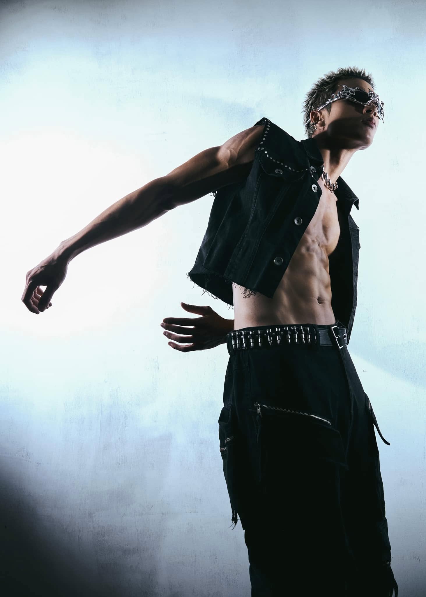 Mỹ nam cao gần 1m9 gây sốt trong buổi tập luyện diễu hành tại Mỹ Đình, mở khẩu trang mới càng ngỡ ngàng- Ảnh 11.