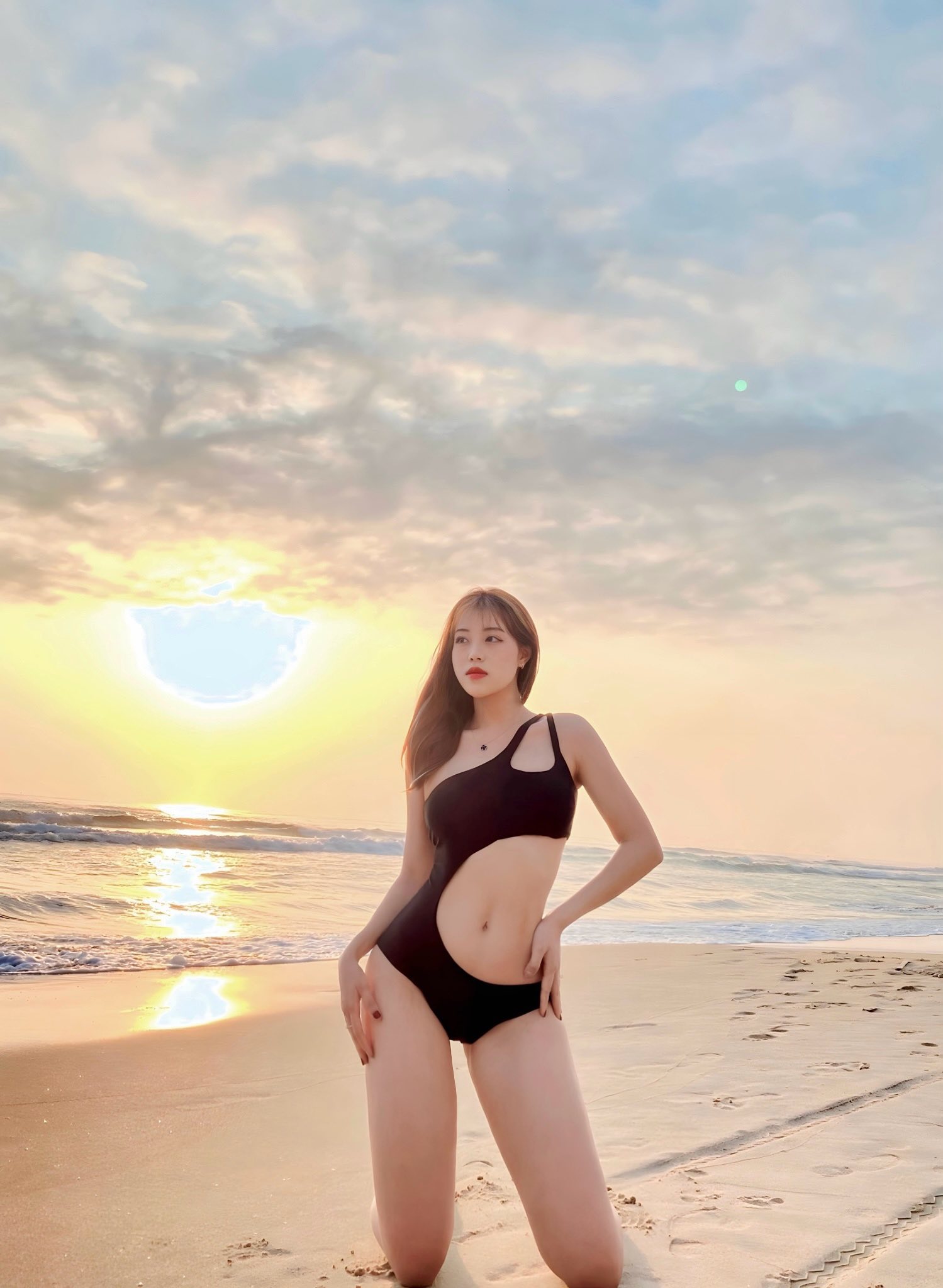 "Tỏa sáng" trên đường chạy, gái xinh đáp trả khi bị nói "làm màu" 49857334426376863797613247192348020666048466n 1749098653449685676300 1749099027411 1749099027548263346198