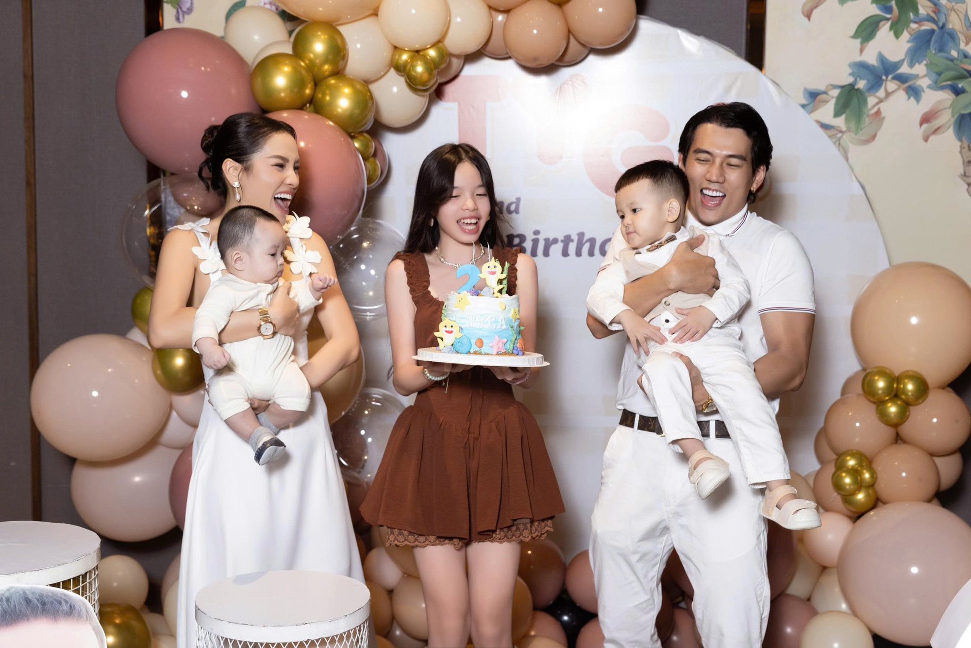 Phản ứng bất ngờ của Phương Trinh Jolie sau khi Lý Bình