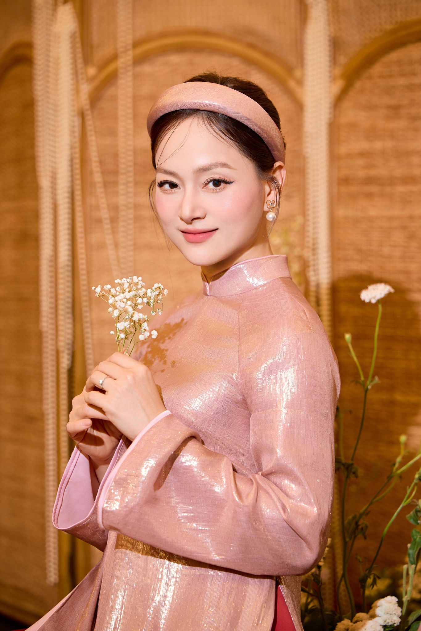 Tại sao Lan Phương lại địu con nhỏ tới toà xử ly hôn với chồng Tây?- Ảnh 1.