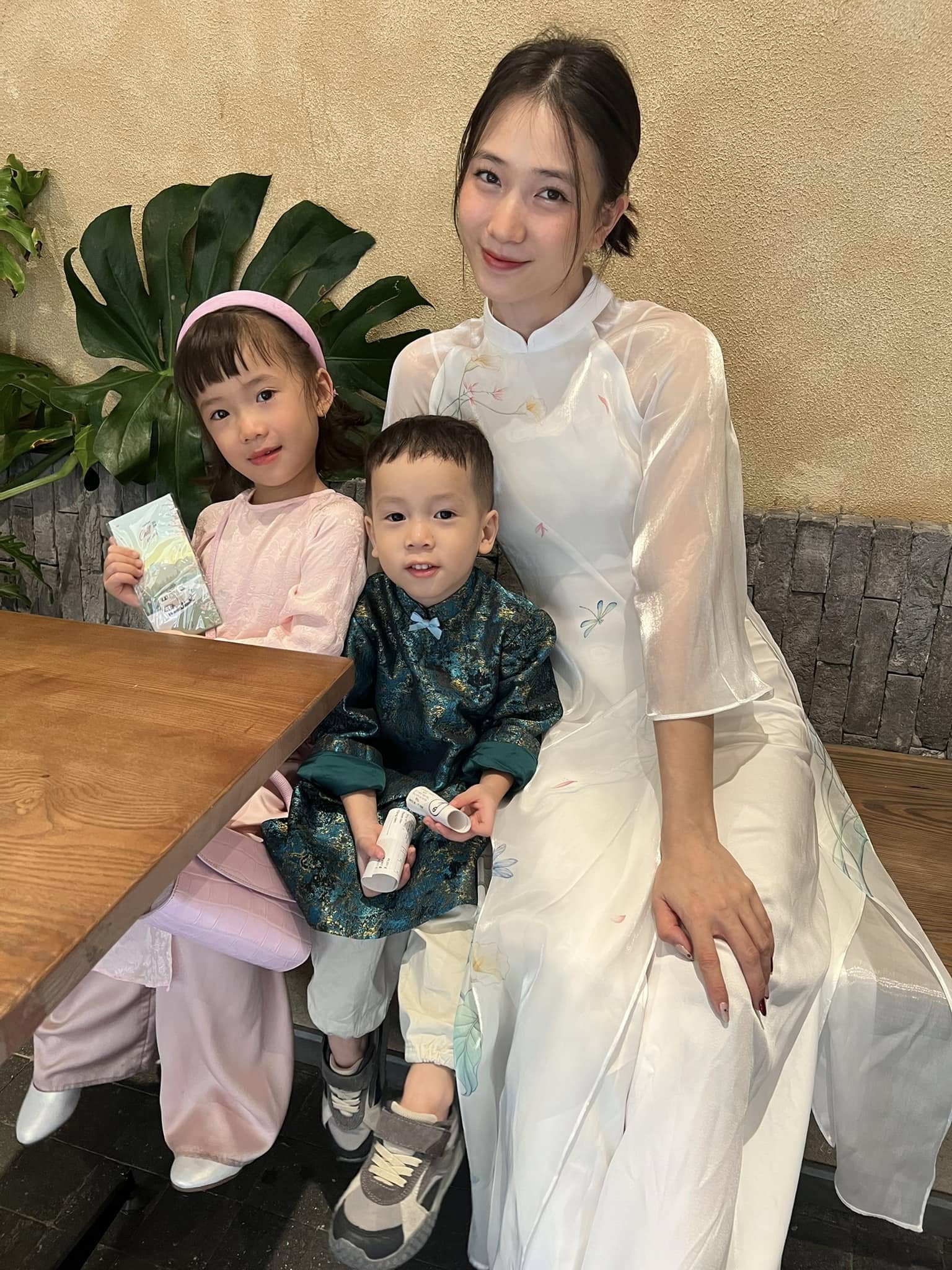 "Hot girl Hà thành" chỉ tung 1 bức ảnh khiến JustaTee bị "gọi cháy máy" 49934270637841666083958752026191329916108443n 1751861062379271334624 1751863175037 17518631753352038329741