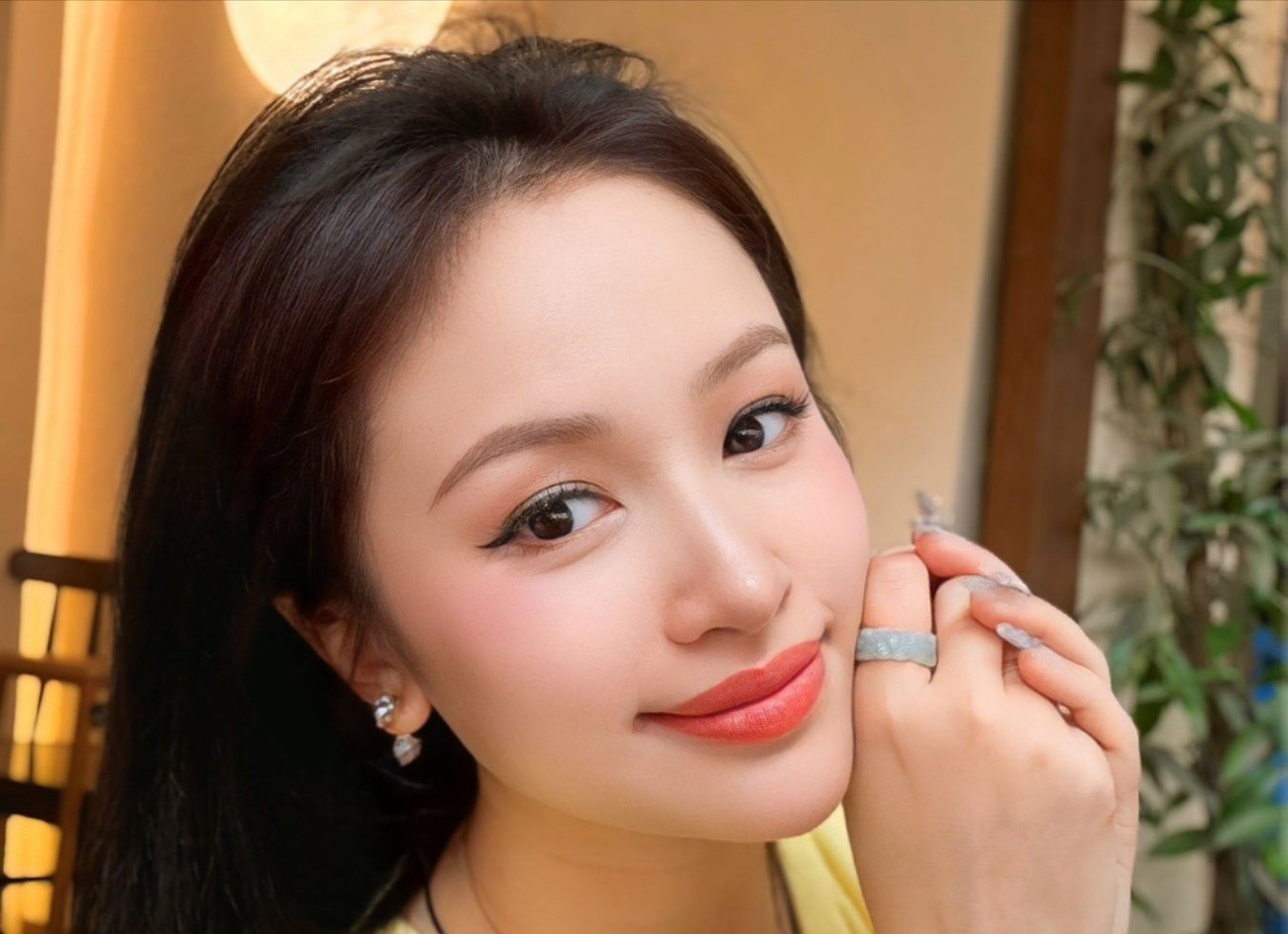 MC Hoàng Linh có đang thách thức dư luận- Ảnh 1.