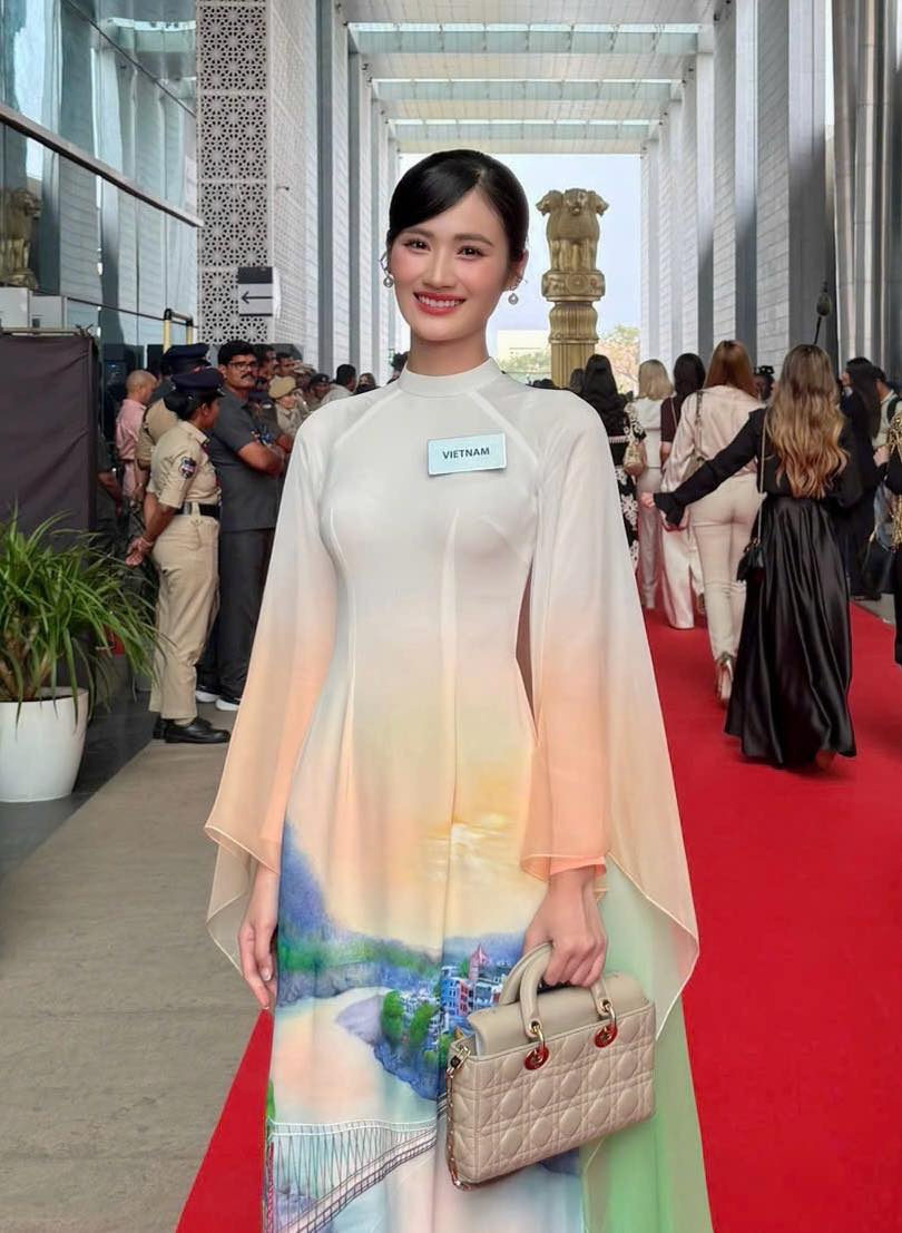 Hoa hậu Ý Nhi cứu lấy chính mình- Ảnh 7. Hoa hậu Ý Nhi cứu lấy chính mình- Ảnh 7.