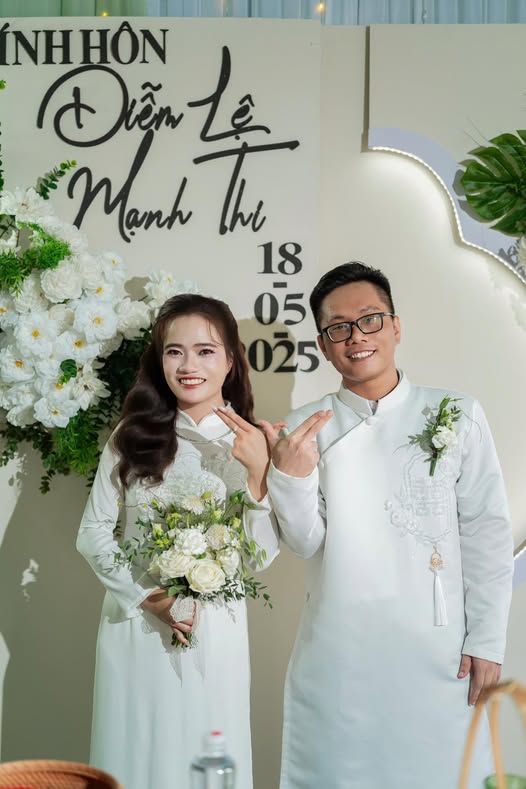 Cô gái chia sẻ Cô gái chia sẻ