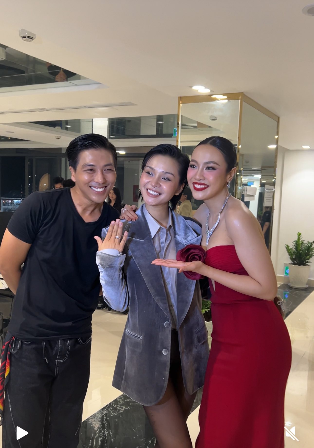 Chưa từng có: Nam diễn viên cầu hôn mỹ nhân Vbiz ngay tại Chung kết Hoa hậu hoàn vũ VN!- Ảnh 4.