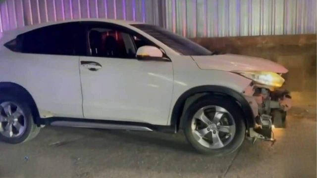 Nghe thấy tiếng ô tô va chạm, người dân chạy tới thì chứng kiến cảnh tượng lạ đời chưa từng có- Ảnh 1.