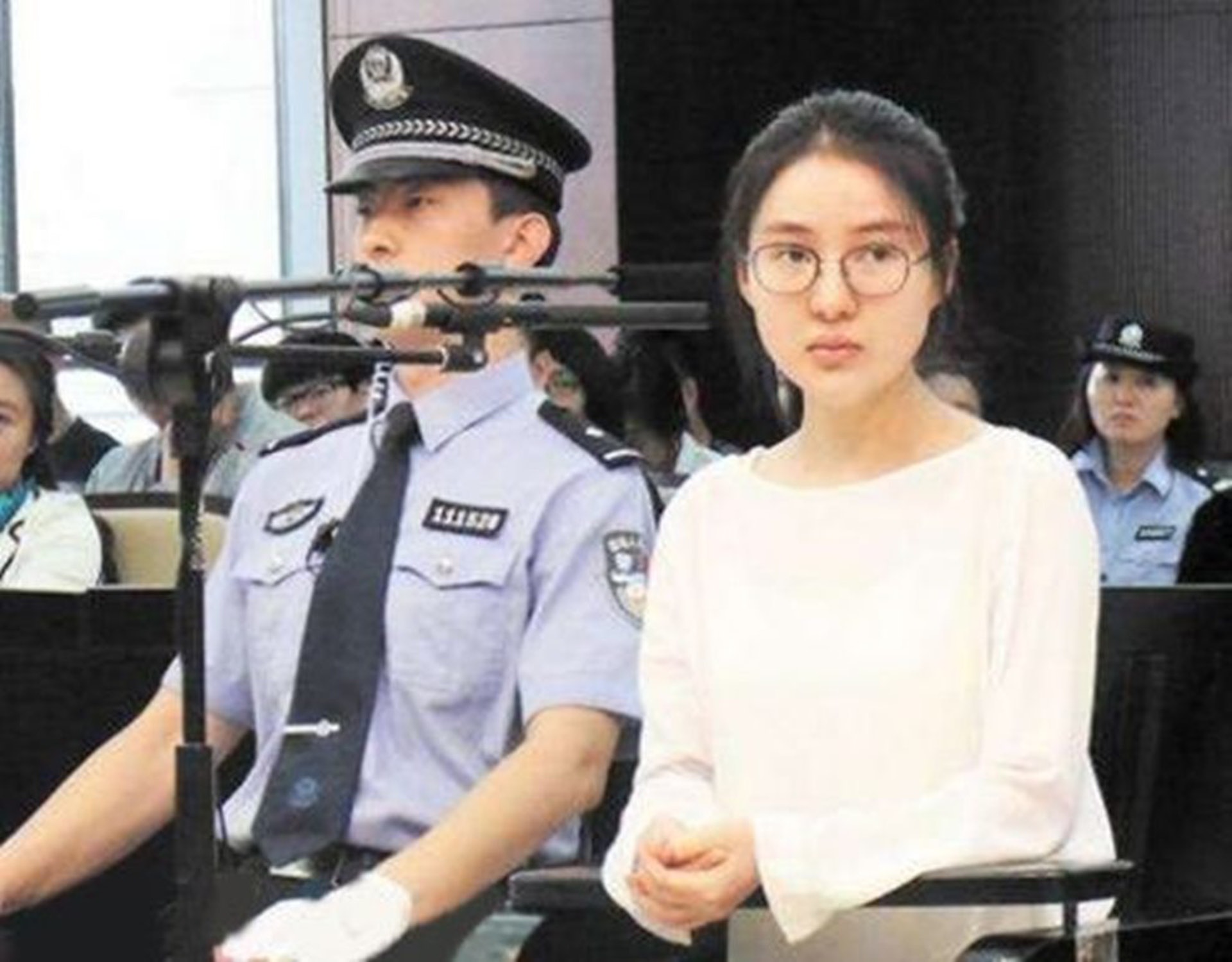 Sao nữ 9X vào tù vì bán thuốc giảm cân chứa chất cấm, bị khui tội bán dâm: