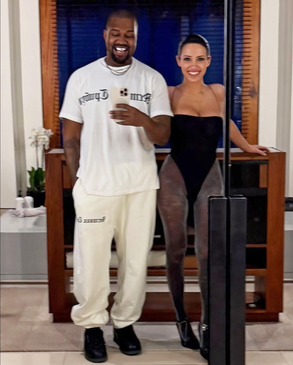 Sự thật trần trụi phía sau những màn hở hang lố lăng gây sốc của vợ Kanye West- Ảnh 3.