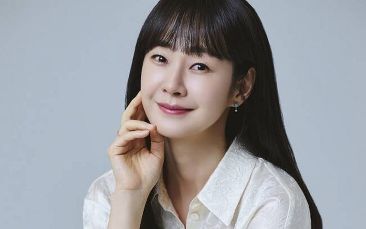 Minh tinh 50 tuổi đẹp tới mức khiến