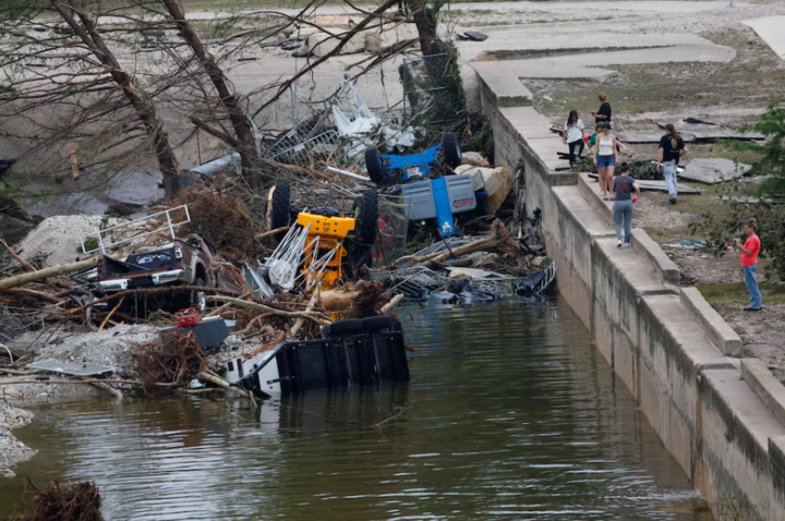 Số người chết sau trận lũ ở Texas tăng lên 43, hàng chục trẻ mất tích- Ảnh 1.