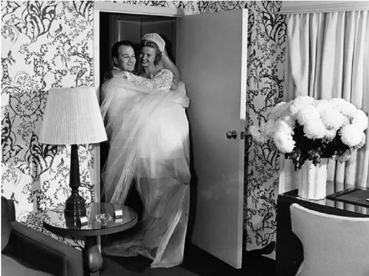 Nguồn gốc gây rùng mình của một số nghi thức trong lễ cưới- Ảnh 2.