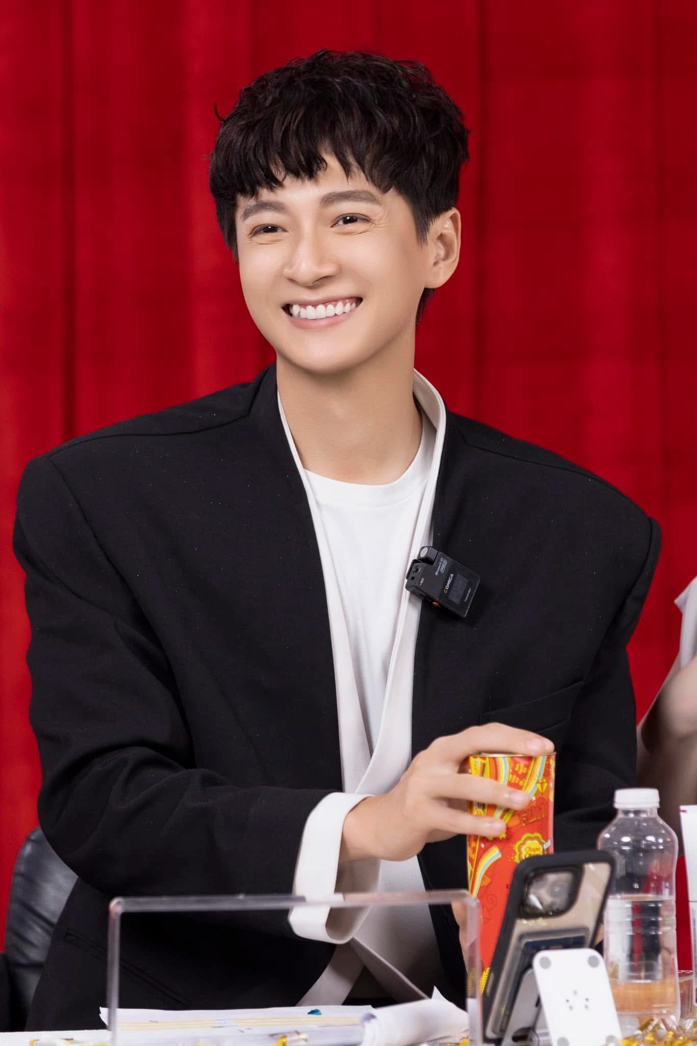 5-1736847872-155-width1366height2048 Cuộc chiến 'đốt tiền' của nhạc Việt - 5