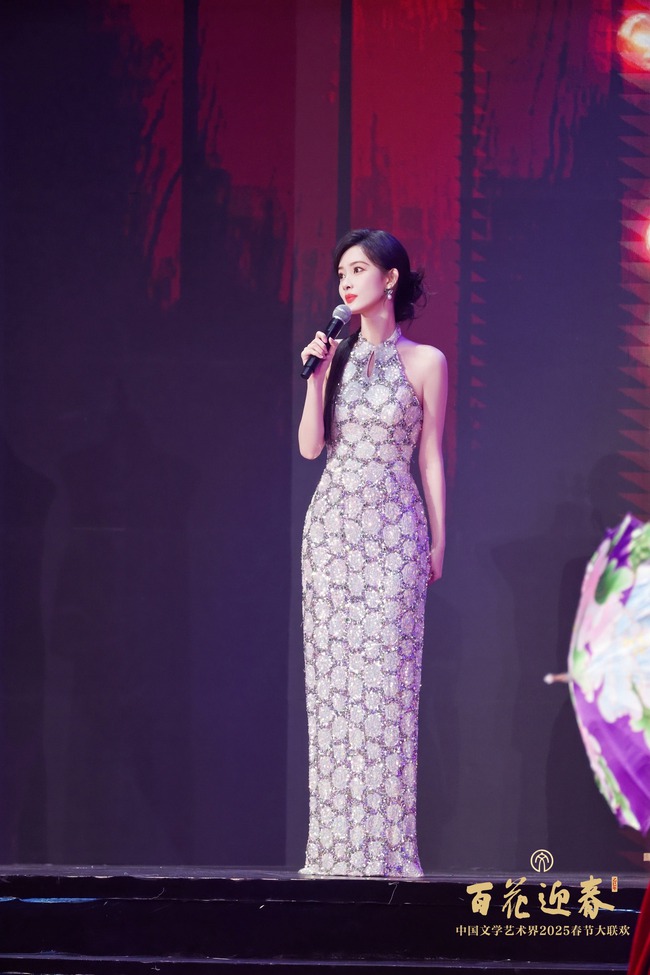 Mỹ nhân cổ trang đẹp nhất 2024 khoe nhan sắc tuyệt mỹ dịp Tết 2025: Nghiêng nước nghiêng thành xem mà rung động- Ảnh 4. Mỹ nhân cổ trang đẹp nhất 2024 khoe nhan sắc tuyệt mỹ dịp Tết 2025: Nghiêng nước nghiêng thành xem mà rung động- Ảnh 4.