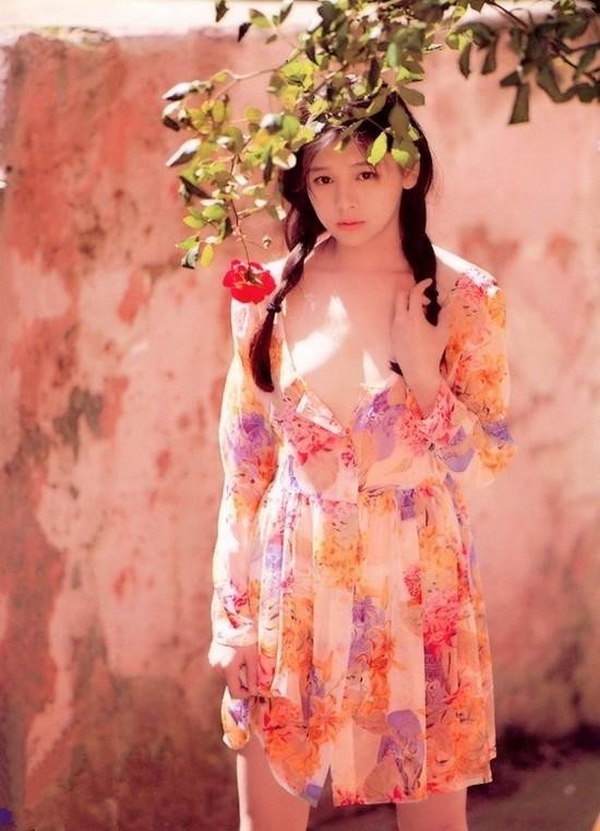 Đời sóng gió của dàn mỹ nhân - 5