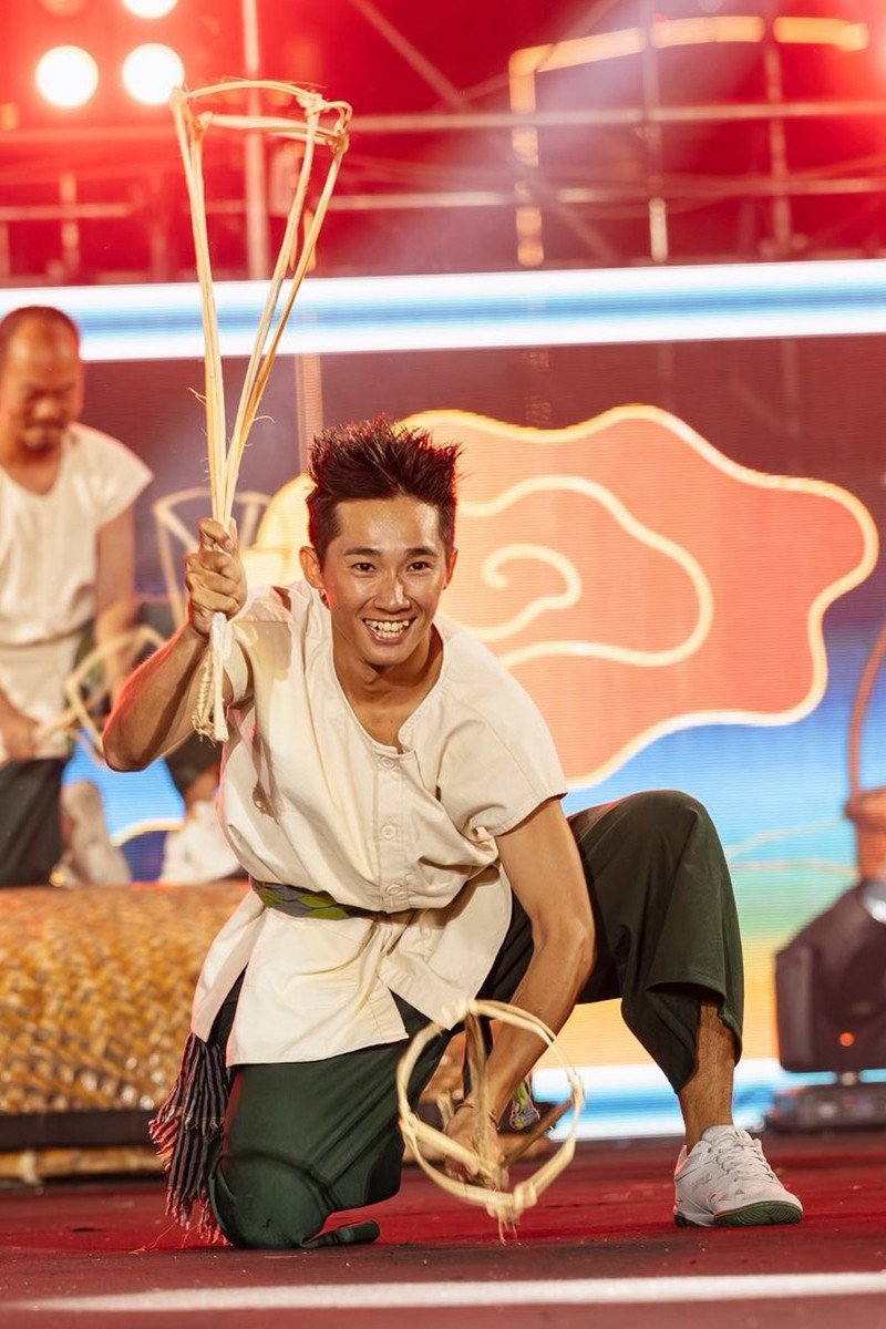 Tiết lộ về chiến sĩ đặc công đóng cả 2 bom tấn 'Địa đạo' và 'Lật mặt 8' - 6