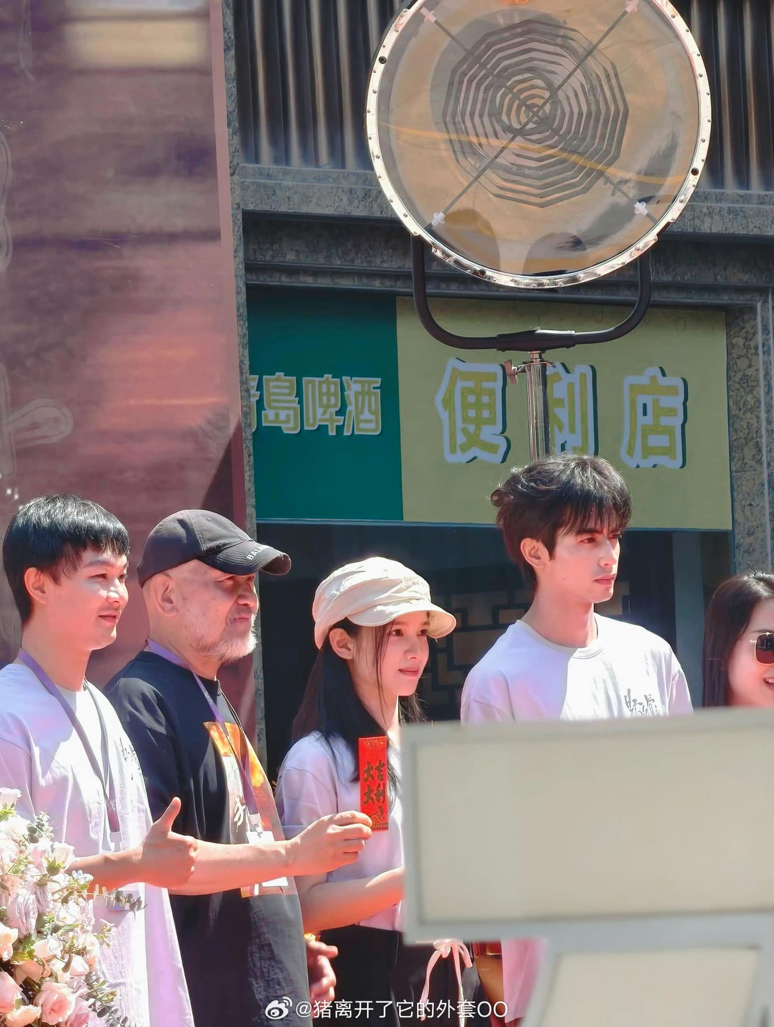 Mỹ nhân Trung Quốc đẹp như ánh nắng ở ngày khai máy phim mới: Nhan sắc đúng chuẩn mối tình đầu- Ảnh 5. Mỹ nhân Trung Quốc đẹp như ánh nắng ở ngày khai máy phim mới: Nhan sắc đúng chuẩn mối tình đầu- Ảnh 5.