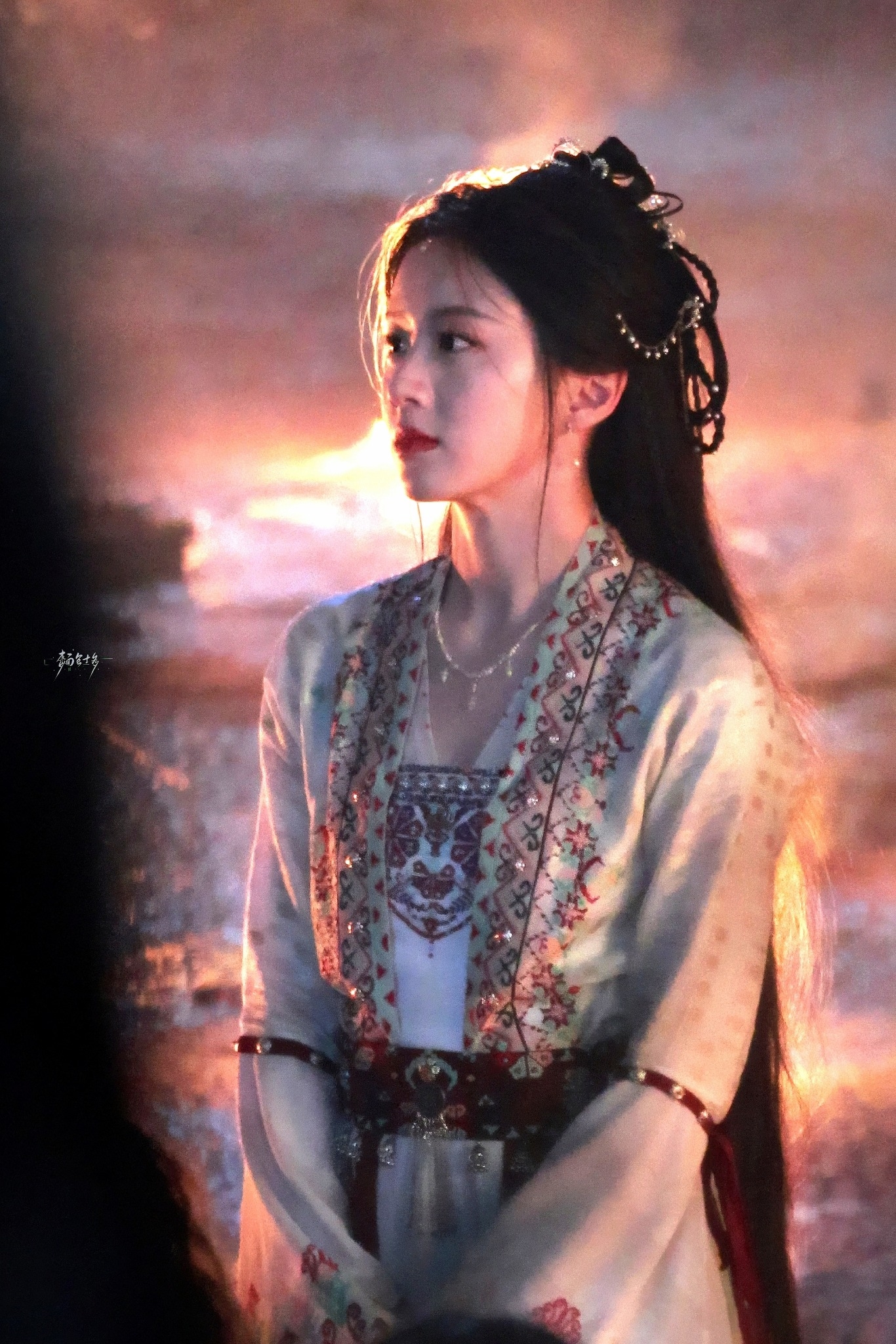 Sốc visual công chúa đẹp nhất Trung Quốc: Dung mạo nghiêng nước nghiêng thành, trắng phát sáng 9 người ngắm 10 người ưng- Ảnh 9.