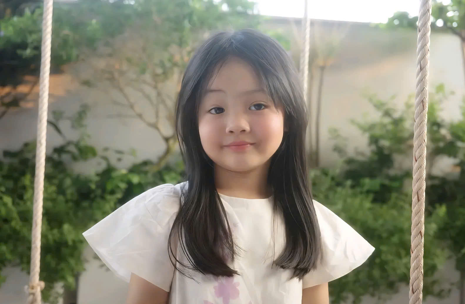 Hot mom Đàm Thu Trang khoe ảnh