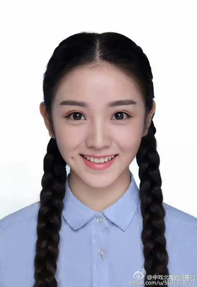 Visual thời đi học của búp bê đẹp nhất Trung Quốc: Da trắng mặt nhỏ mắt to, bao nhiêu cái đẹp tụ hết vào một người- Ảnh 4.