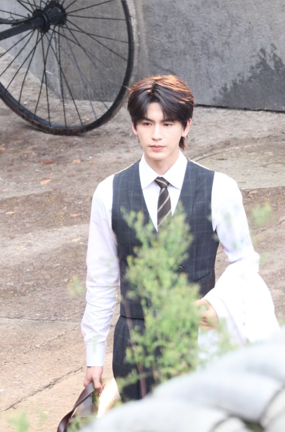 Mỹ nam dân quốc đẹp đến độ bạn diễn ngắm sáng cả mắt: Chuẩn vibe thiếu gia hào môn, căng mắt tìm không thấy góc chết- Ảnh 5.