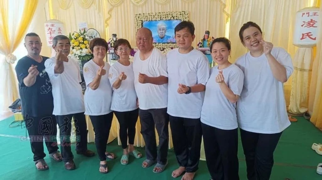 Bên này đường đám cưới, bên kia đám tang và điều hiếm thấy- Ảnh 4.