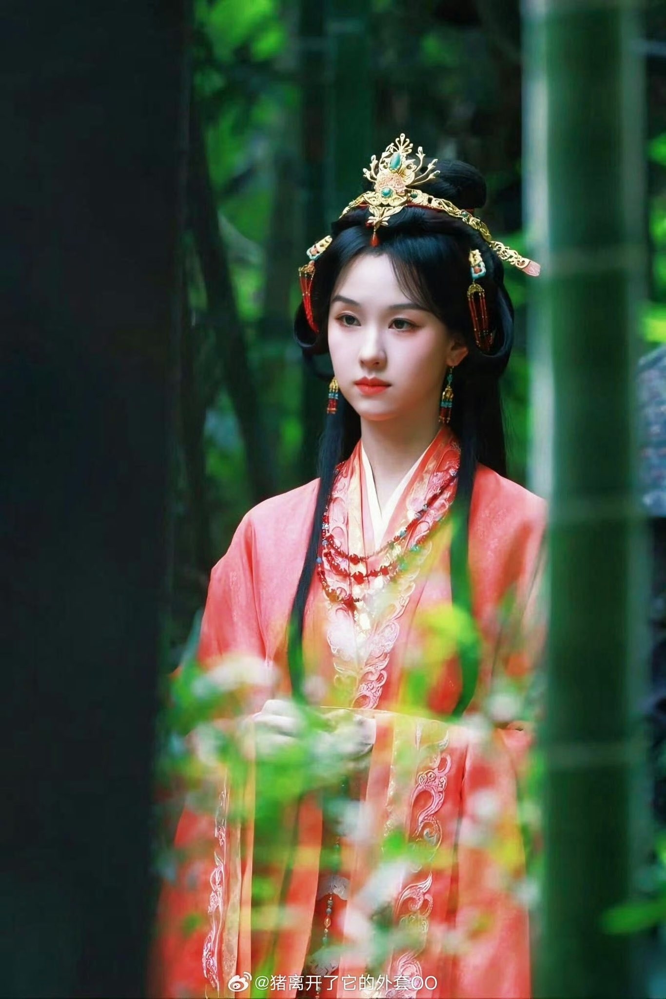 Lần đầu tiên Trung Quốc có mỹ nhân sở hữu fancom đạt 10 triệu tim: Visual được ông trời thiên vị, không nổi tiếng mới lạ- Ảnh 7. Lần đầu tiên Trung Quốc có mỹ nhân sở hữu fancom đạt 10 triệu tim: Visual được ông trời thiên vị, không nổi tiếng mới lạ- Ảnh 7.