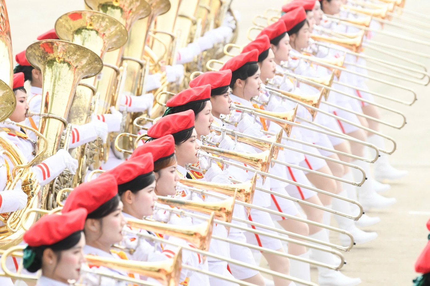 5-1756817597-974-width1390height925 Những 'bông hồng thép' trong lễ diễu binh trên Quảng trường Ba Đình - 7