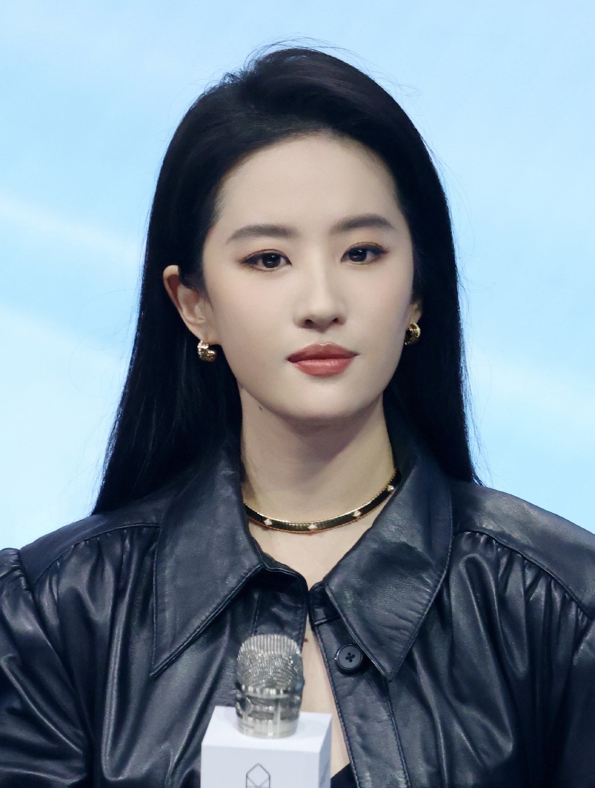 Bất ngờ trước mặt mộc của Lưu Diệc Phi- Ảnh 5.