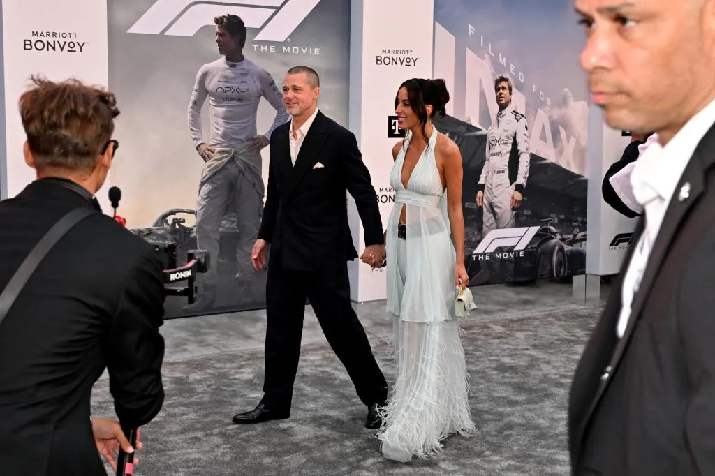 Brad Pitt bên bạn gái kém 29 tuổi- Ảnh 1. Brad Pitt bên bạn gái kém 29 tuổi- Ảnh 1.