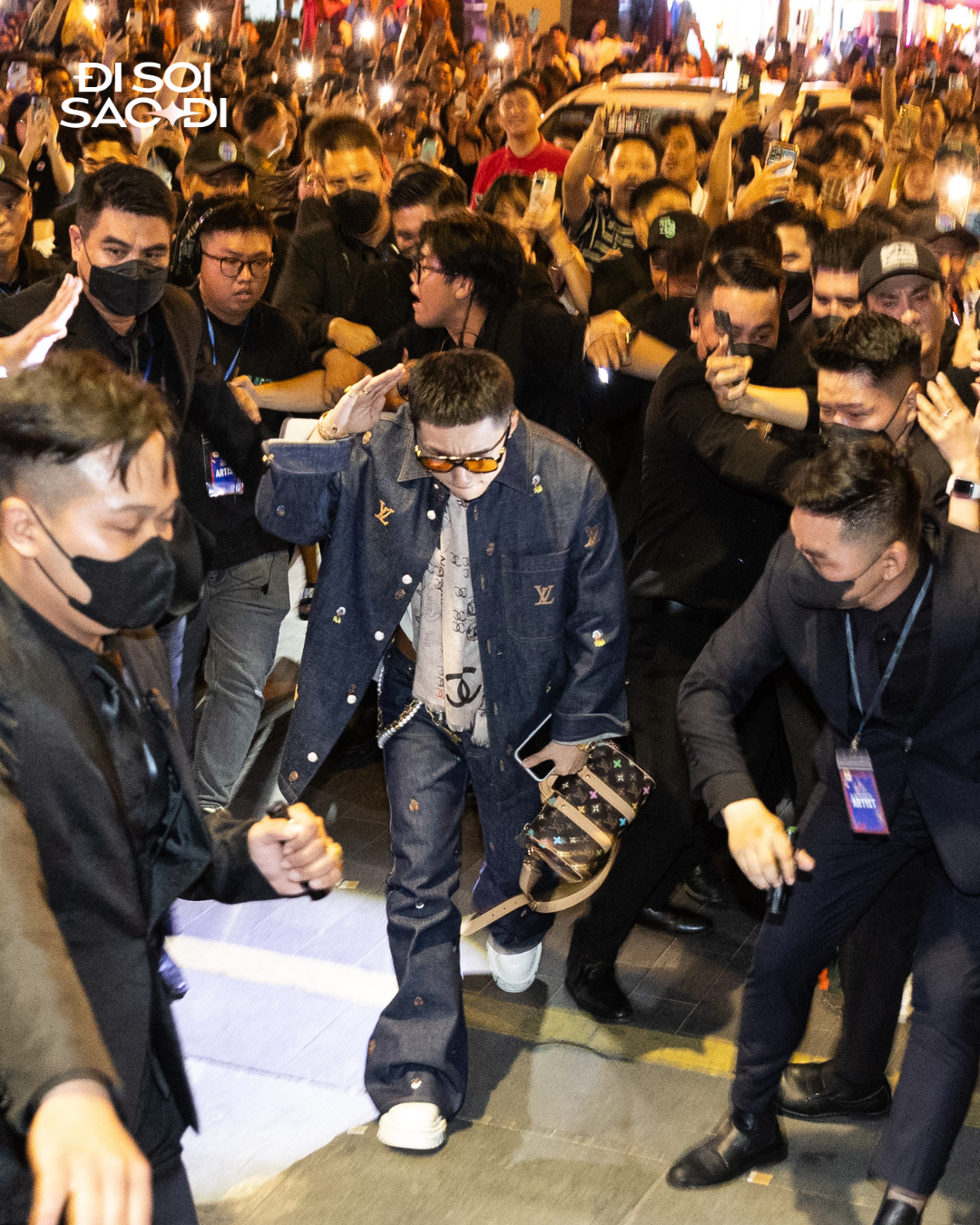 CĂNG: Ảnh cận vết rách da của Sơn Tùng khi bị khán giả