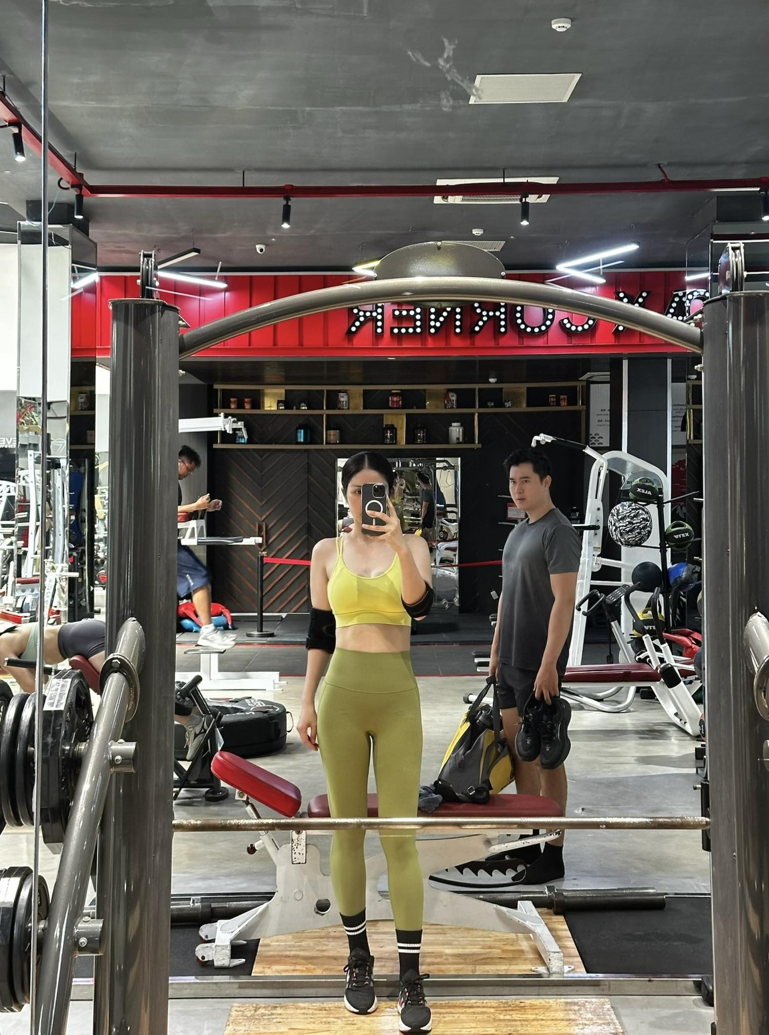 Ngoại hình U40 cực sexy của nữ diễn viên lấy chồng 2 kém 9 tuổi: Mẹ 2 con, trai lạ vẫn nhắn tin tán tỉnh- Ảnh 9. Ngoại hình U40 cực sexy của nữ diễn viên lấy chồng 2 kém 9 tuổi: Mẹ 2 con, trai lạ vẫn nhắn tin tán tỉnh- Ảnh 9.